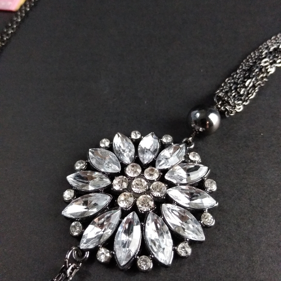 Starburst Round Rhinestone Chain Necklace - Picture 3 of 8